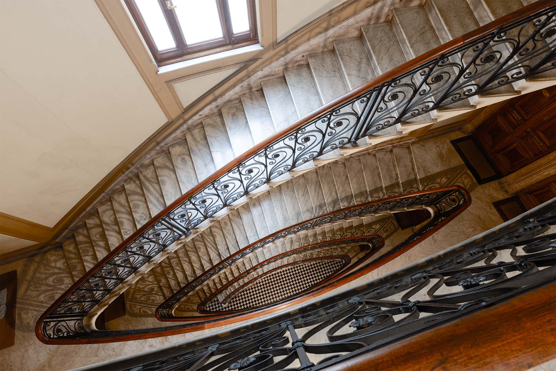 Scala a chiocciola del palazzo